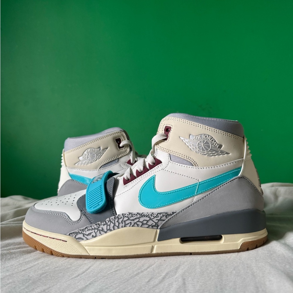 Jordan legacy 312 exploration unit size 11.5